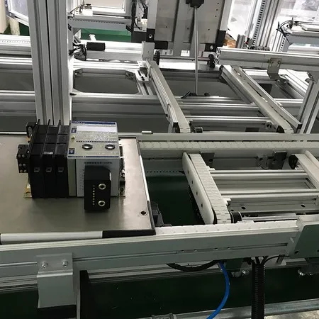 Plastic chain conveyor untuk komponen voltase rendah