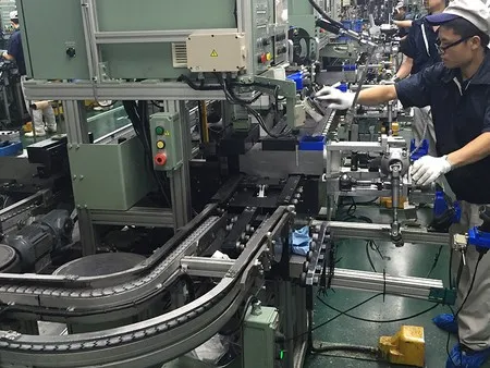 Aplikasi dari  roller conveyor system